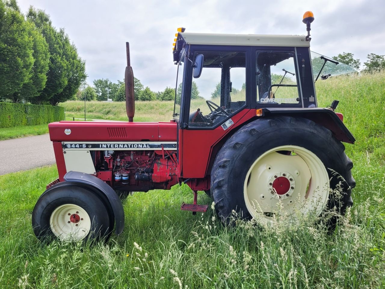 Traktor typu Sonstige International 844s, Gebrauchtmaschine w Werkendam (Zdjęcie 2)