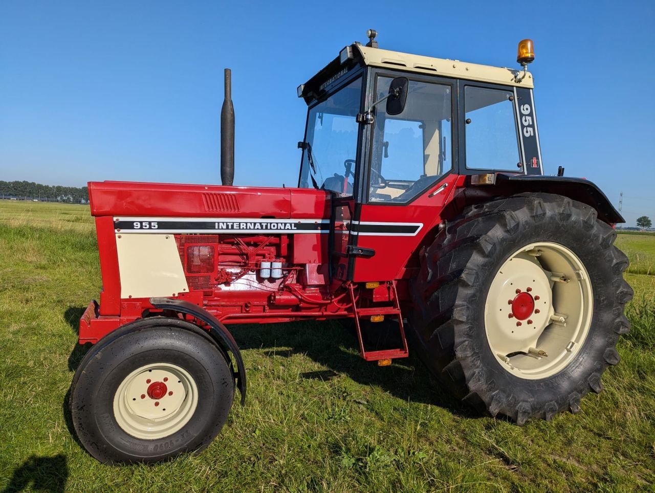 Traktor typu Sonstige International 955, Gebrauchtmaschine v Geffen (Obrázek 1)