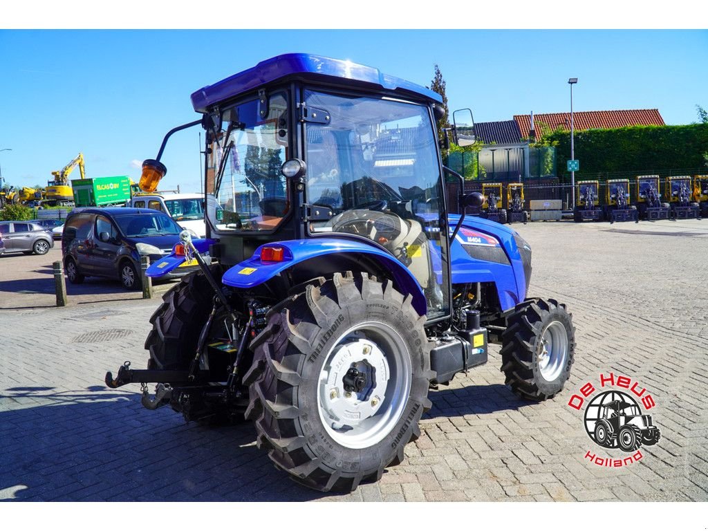 Traktor от тип Sonstige Lovol M404C, Neumaschine в MIJNSHEERENLAND (Снимка 4)