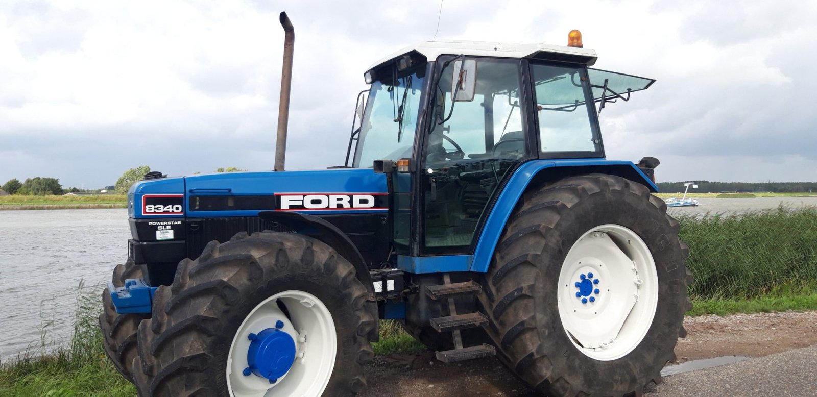 Traktor van het type Sonstige Maseey Ferguson 575, Gebrauchtmaschine in Ouderkerk aan den IJssel (Foto 1)