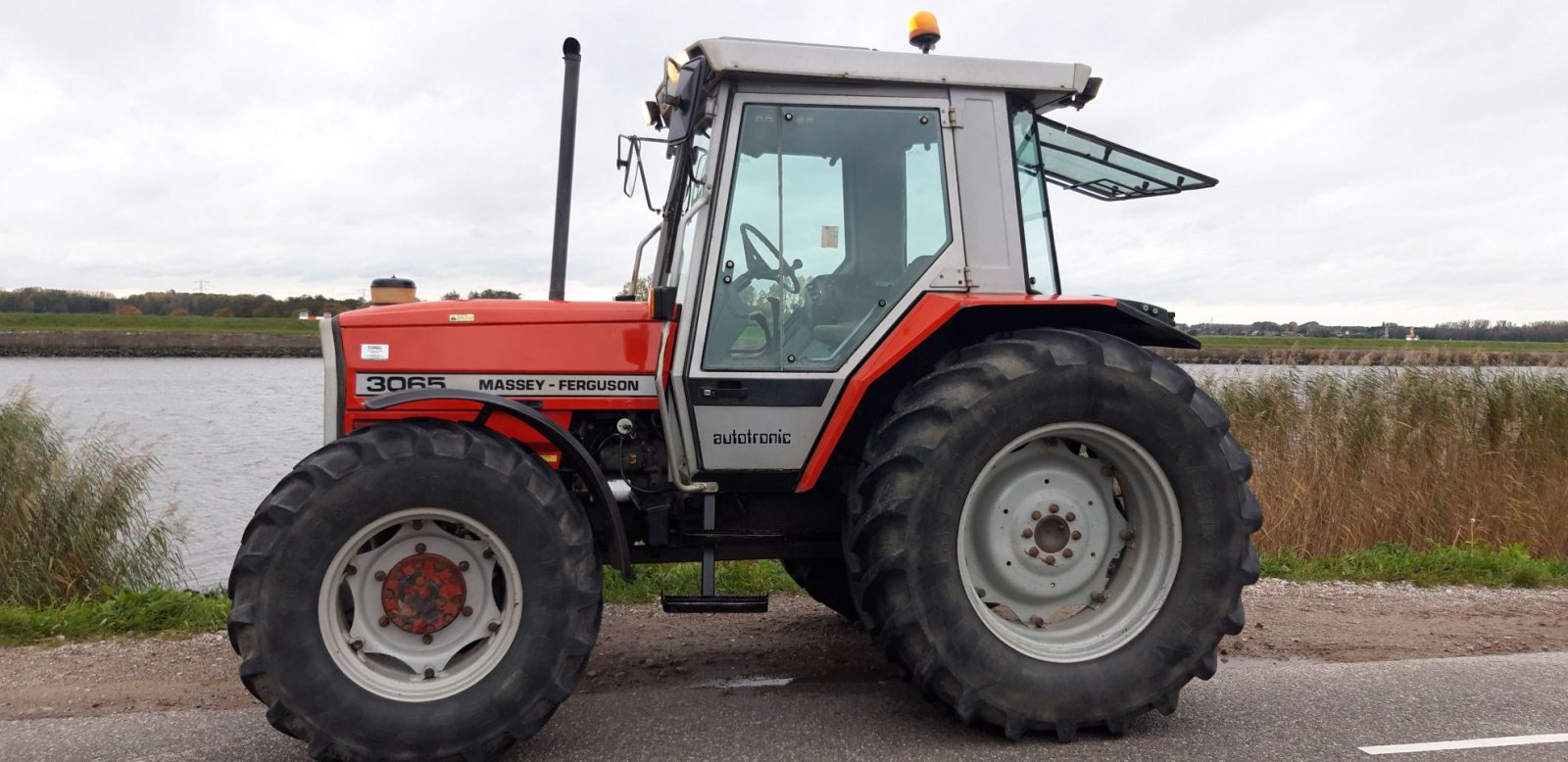 Traktor van het type Sonstige Maseey Ferguson 575, Gebrauchtmaschine in Ouderkerk aan den IJssel (Foto 3)