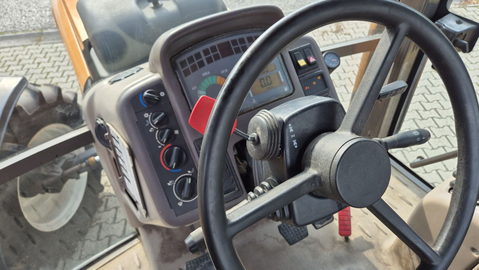 Traktor des Typs Sonstige RENAULT Ares 620 RZ met Luchtdruk en geveerde cabine, Gebrauchtmaschine in Schoonebeek (Bild 10)