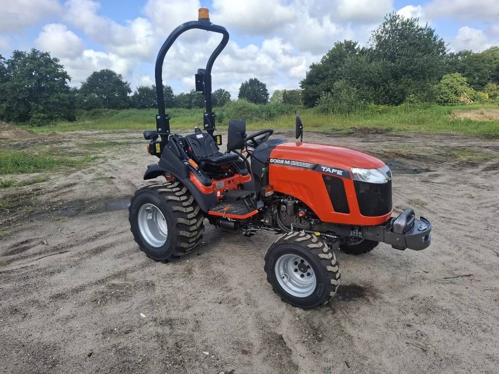 Traktor tipa Sonstige Tafe 6028M, Neumaschine u Borne (Slika 1)