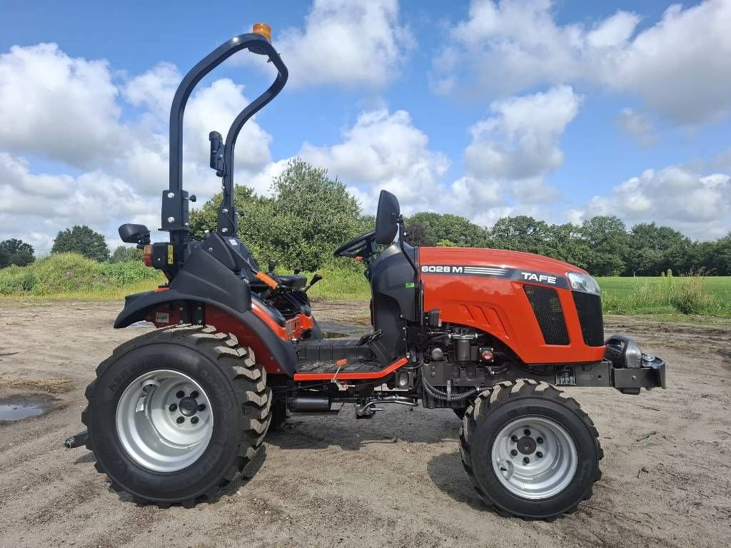 Traktor tipa Sonstige Tafe 6028M, Neumaschine u Borne (Slika 3)