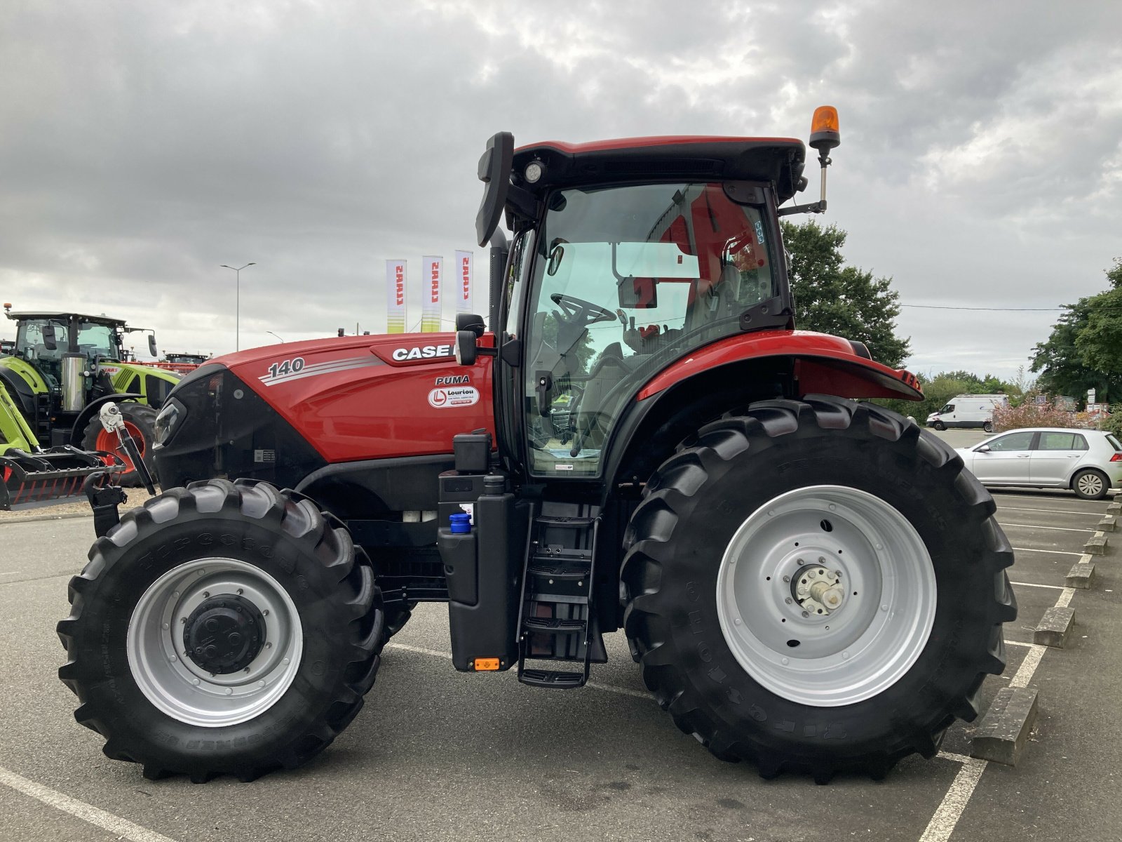 Traktor типа Sonstige TRACTEUR CASE PUMA 140, Gebrauchtmaschine в ST CLEMENT DE LA PLACE (Фотография 6)