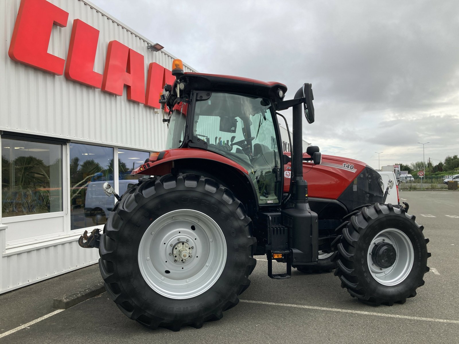 Traktor typu Sonstige TRACTEUR CASE PUMA 140, Gebrauchtmaschine v ST CLEMENT DE LA PLACE (Obrázek 2)