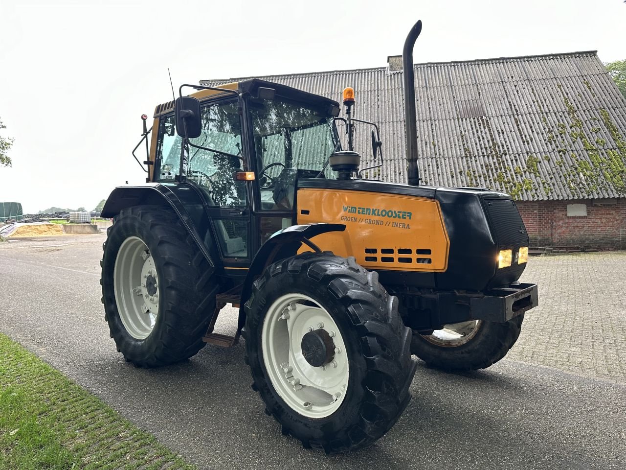 Traktor of the type Sonstige Valtra Valmet 6400, Gebrauchtmaschine in Rossum (Picture 2)