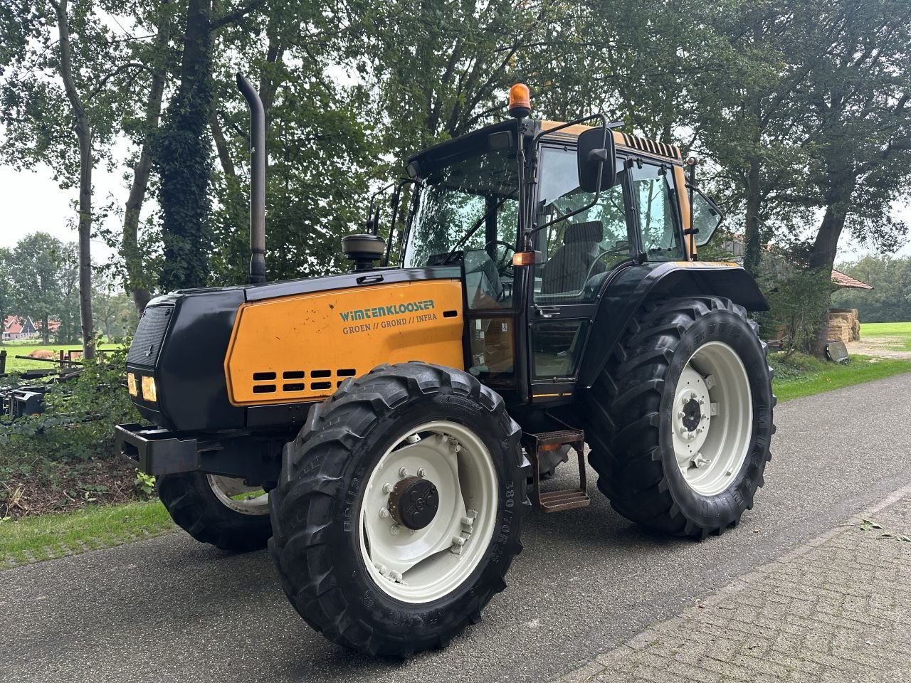 Traktor of the type Sonstige Valtra Valmet 6400, Gebrauchtmaschine in Rossum (Picture 1)