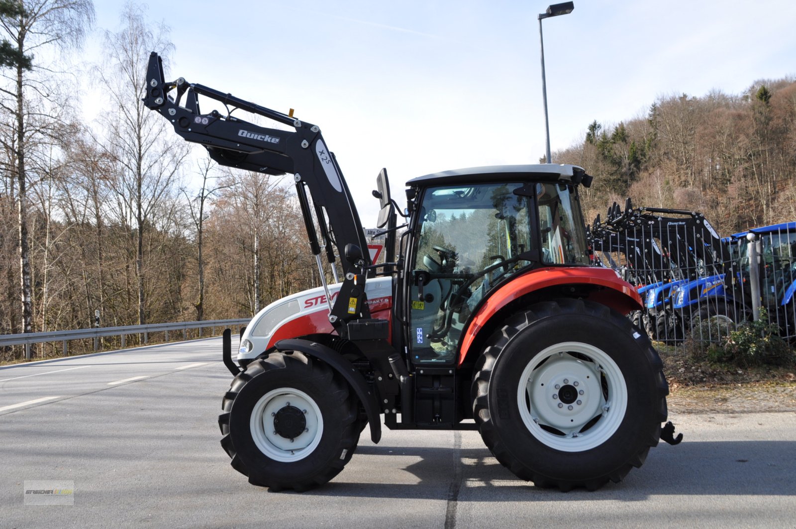 Traktor des Typs Steyr 4055 S Kompakt, Neumaschine in Lalling (Bild 4)