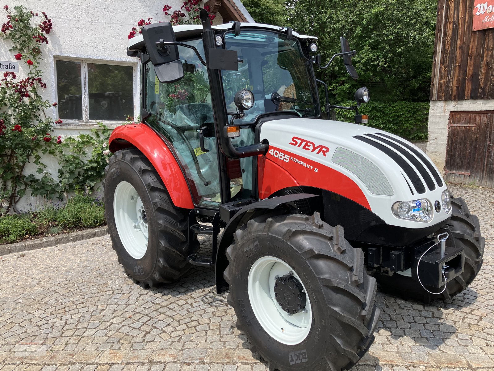 Traktor of the type Steyr 4055 S Kompakt, Neumaschine in Schwandorf (Picture 2)