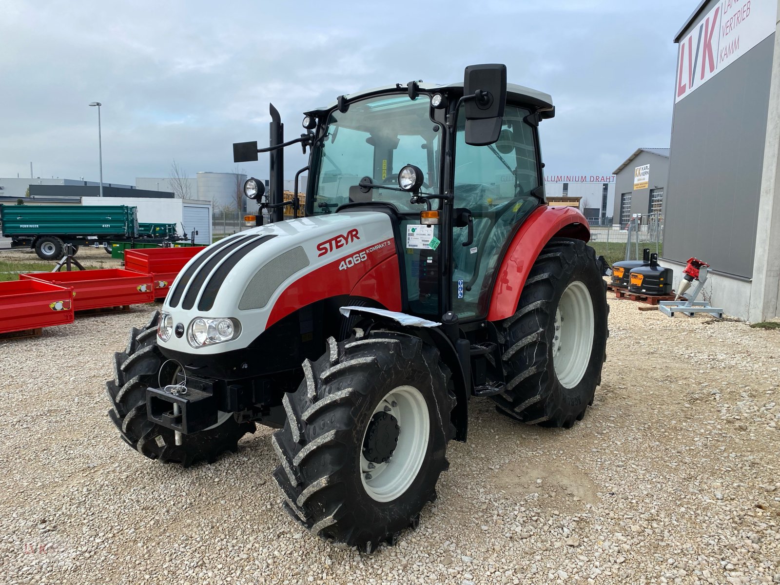 Traktor van het type Steyr 4065 S Kompakt, Neumaschine in Weißenburg (Foto 3)