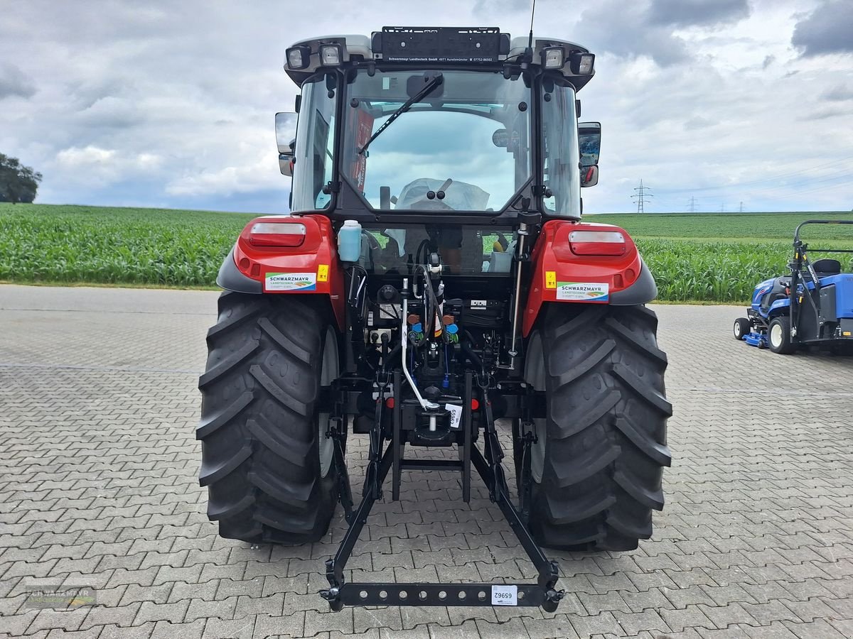 Traktor van het type Steyr 4075 Kompakt S (Stage V), Neumaschine in Aurolzmünster (Foto 4)