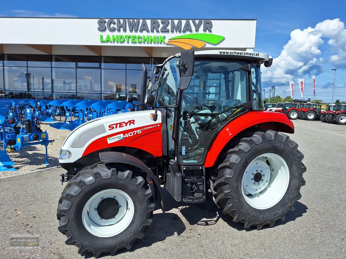 Traktor van het type Steyr 4075 Kompakt S (Stage V), Neumaschine in Gampern (Foto 1)