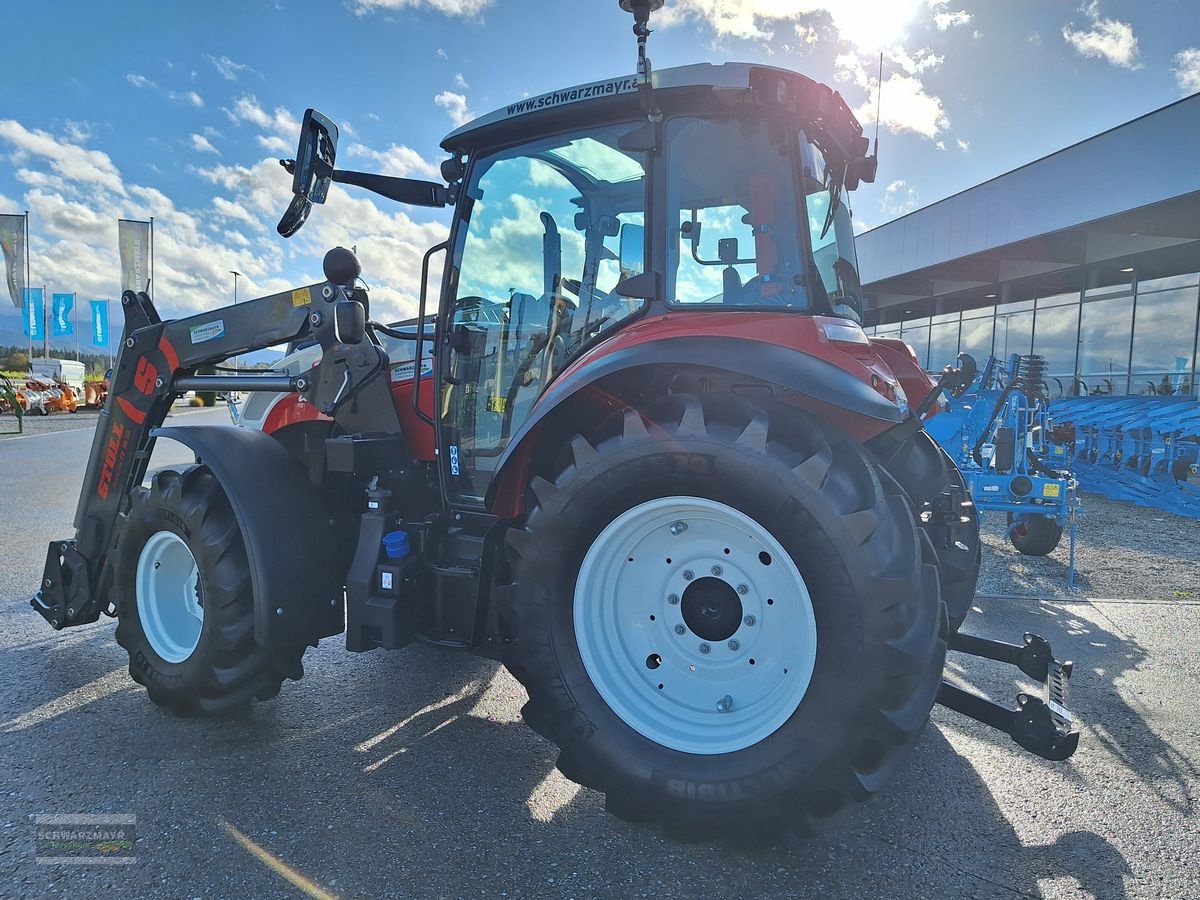 Traktor van het type Steyr 4090 Kompakt (Stage V), Neumaschine in Aurolzmünster (Foto 5)