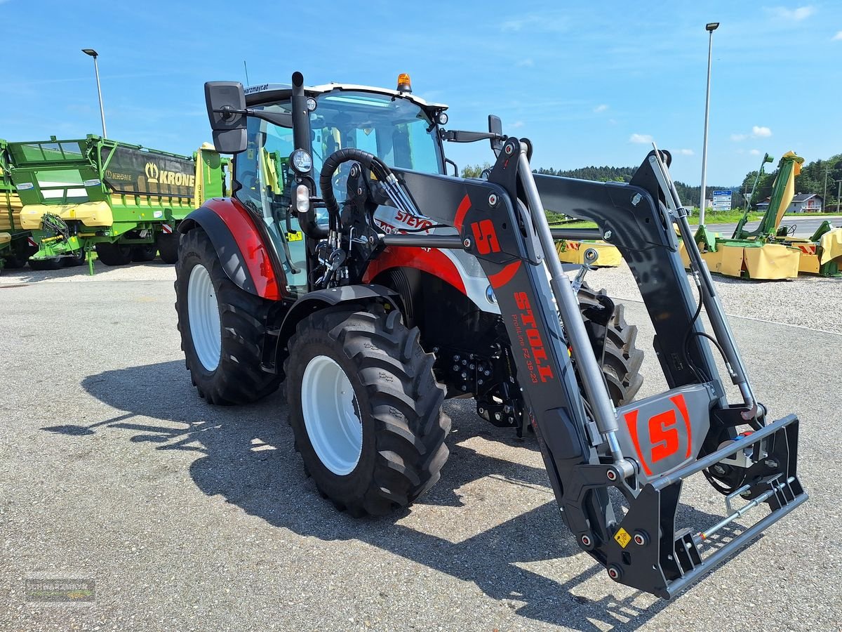 Traktor van het type Steyr 4090 Kompakt (Stage V), Neumaschine in Gampern (Foto 5)