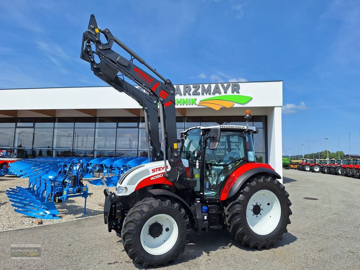 Traktor van het type Steyr 4090 Kompakt (Stage V), Neumaschine in Gampern (Foto 1)