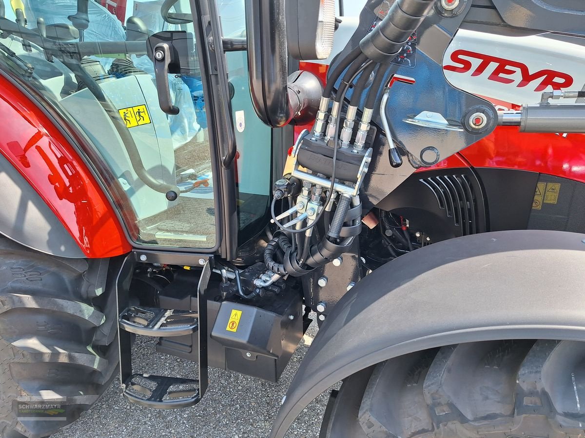 Traktor van het type Steyr 4090 Kompakt (Stage V), Neumaschine in Gampern (Foto 11)