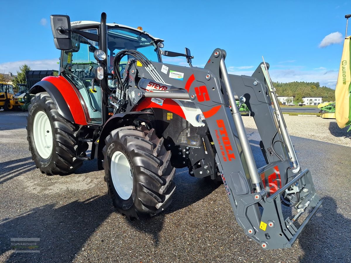 Traktor van het type Steyr 4090 Kompakt (Stage V), Neumaschine in Gampern (Foto 2)