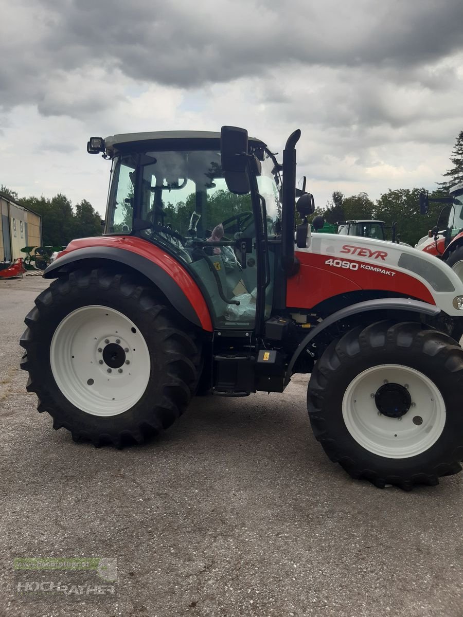 Traktor van het type Steyr 4090 Kompakt (Stage V), Neumaschine in Kronstorf (Foto 8)