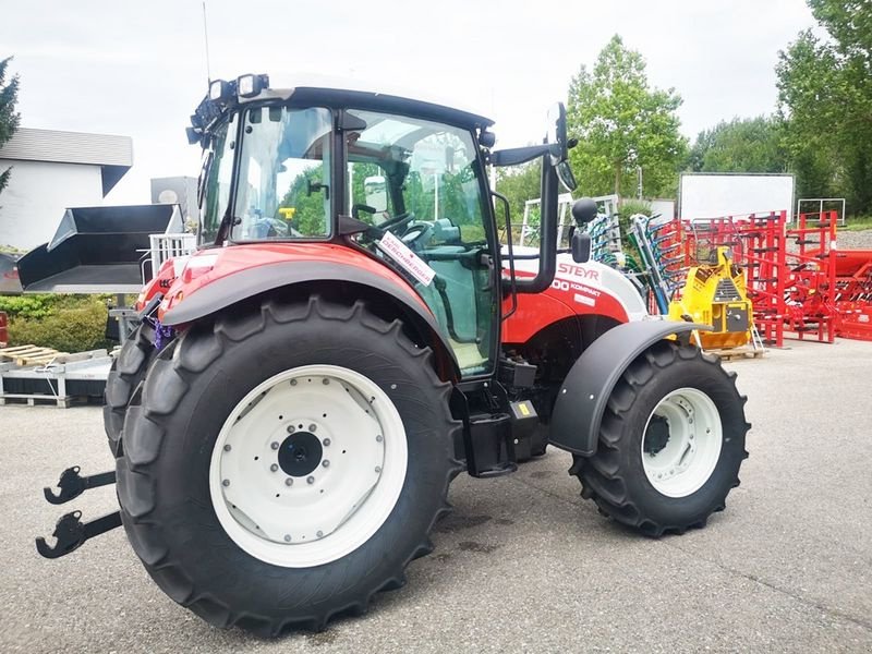 Traktor of the type Steyr 4100 Kompakt (Stage V), Neumaschine in St. Marienkirchen (Picture 4)