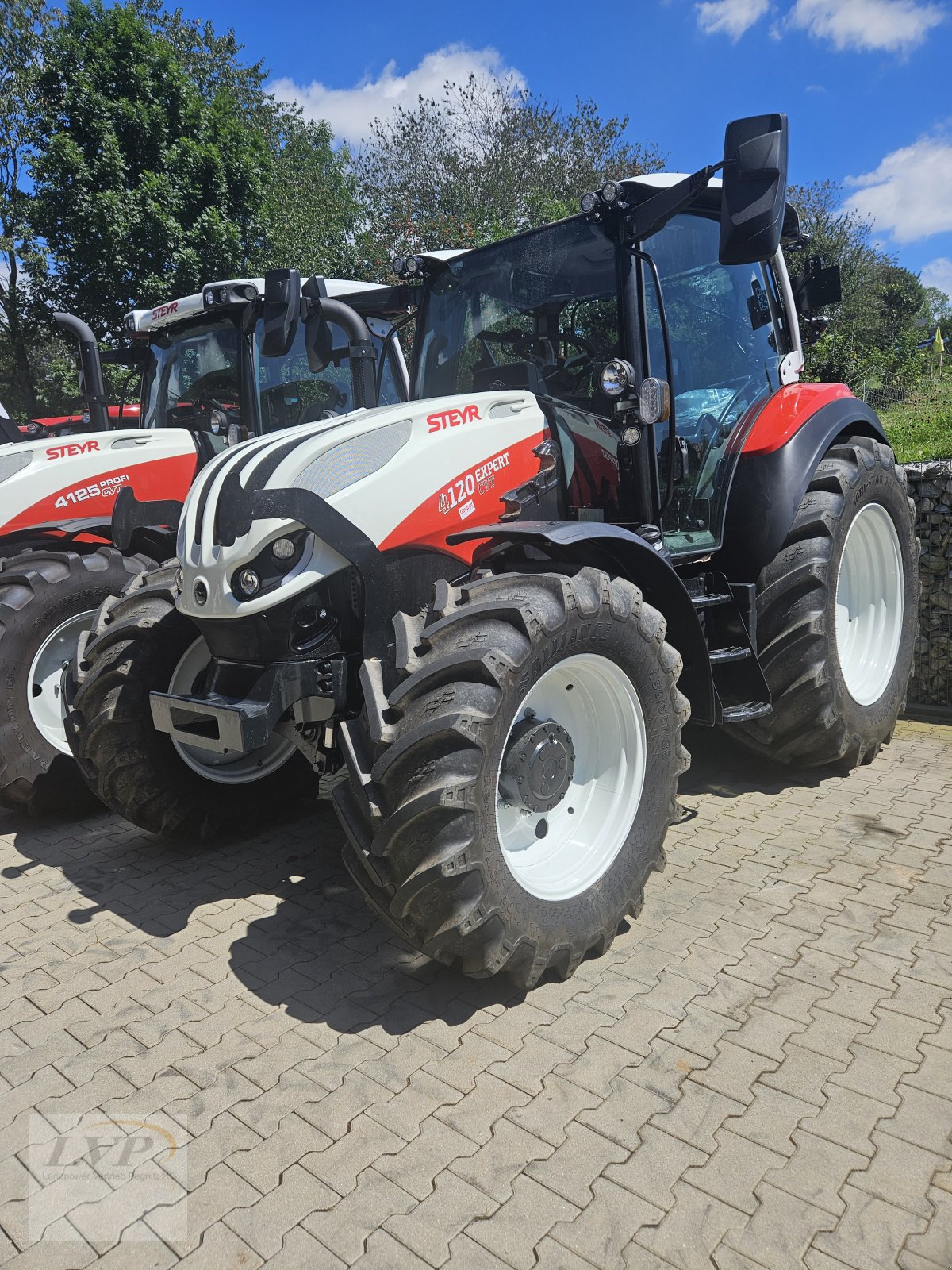 Traktor of the type Steyr 4120 Expert CVT, Neumaschine in Hohenau (Picture 1)