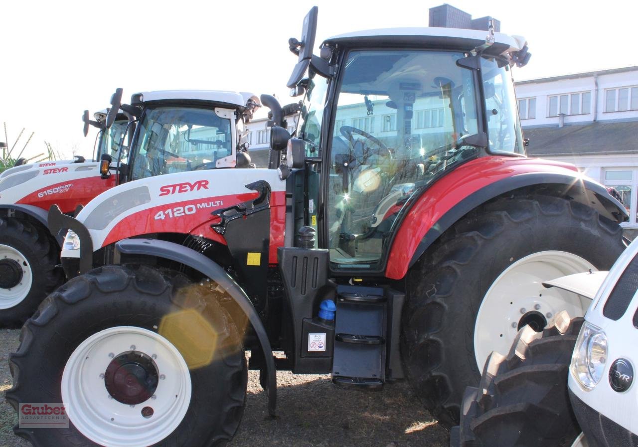 Traktor van het type Steyr 4120 Multi mit Frontladerkonsolen, Neumaschine in Elsnig (Foto 1)