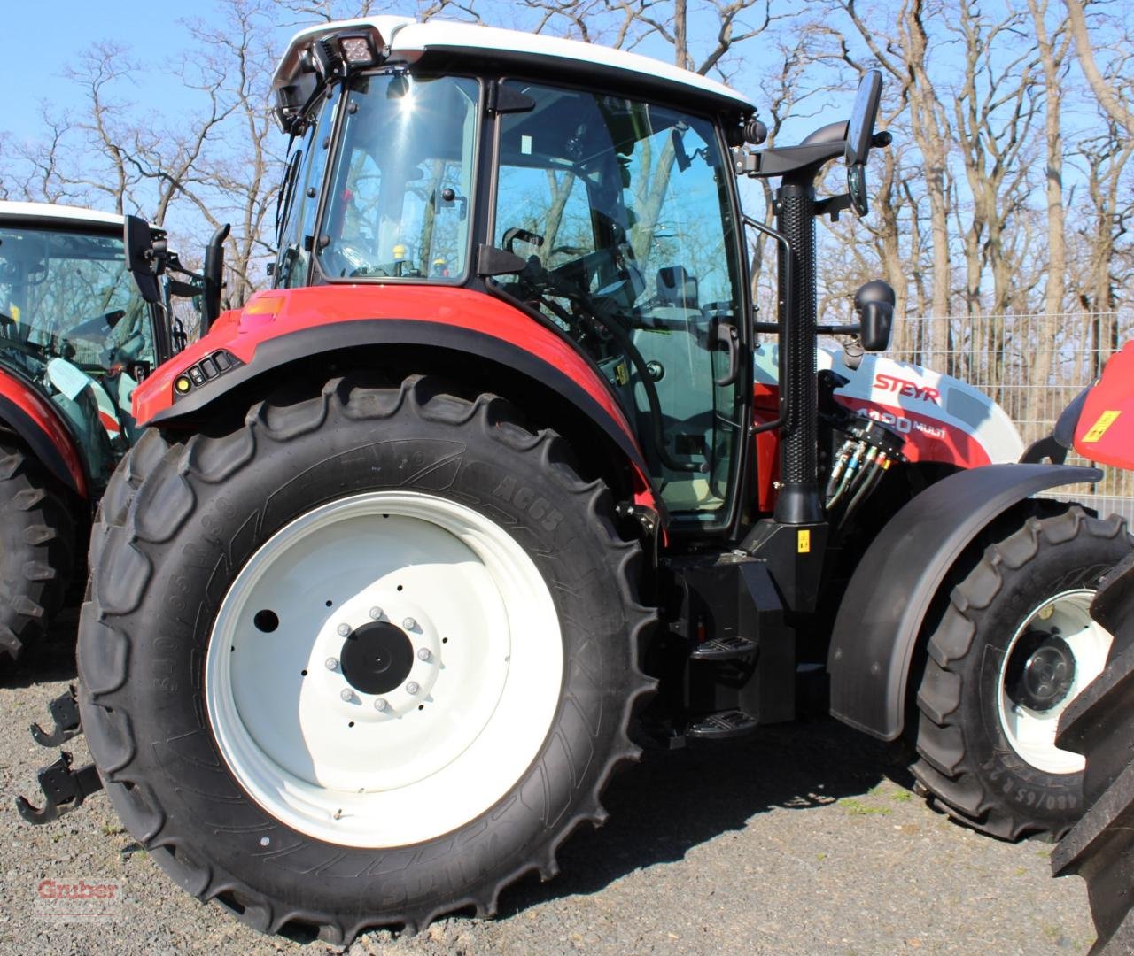 Traktor des Typs Steyr 4120 Multi mit Frontladerkonsolen, Neumaschine in Elsnig (Bild 2)