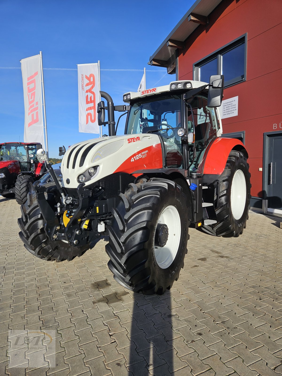 Traktor of the type Steyr 4125 Profi CVT, Neumaschine in Hohenau (Picture 1)