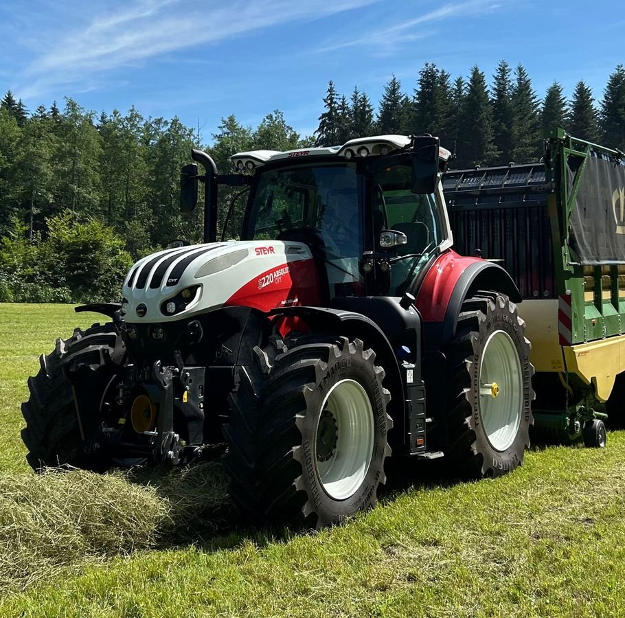 Traktor of the type Steyr 6220 Absolut CVT, Vorführmaschine in Sulzberg (Picture 2)