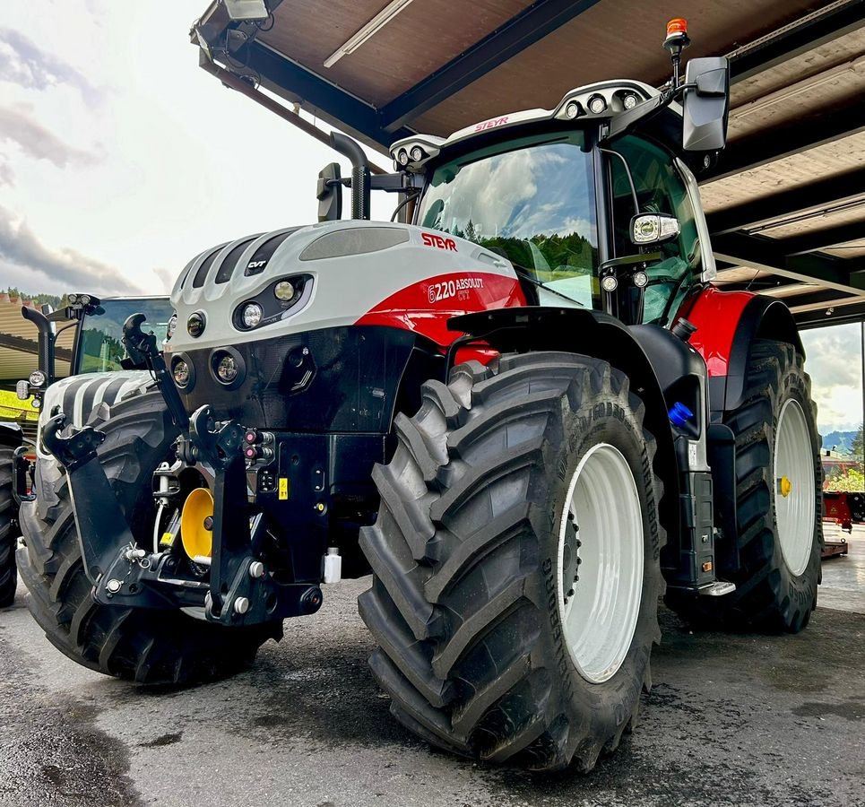 Traktor of the type Steyr 6220 Absolut CVT, Vorführmaschine in Sulzberg (Picture 1)