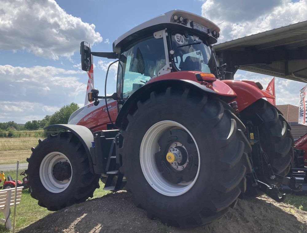 Traktor of the type Steyr 6240 Absolut CVT, Neumaschine in Gülzow-Prüzen OT Mühlengeez (Picture 9)