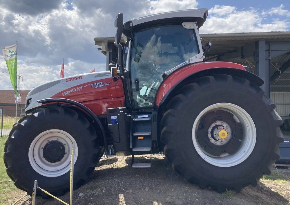 Traktor van het type Steyr 6240 Absolut CVT, Neumaschine in Gülzow-Prüzen OT Mühlengeez (Foto 8)