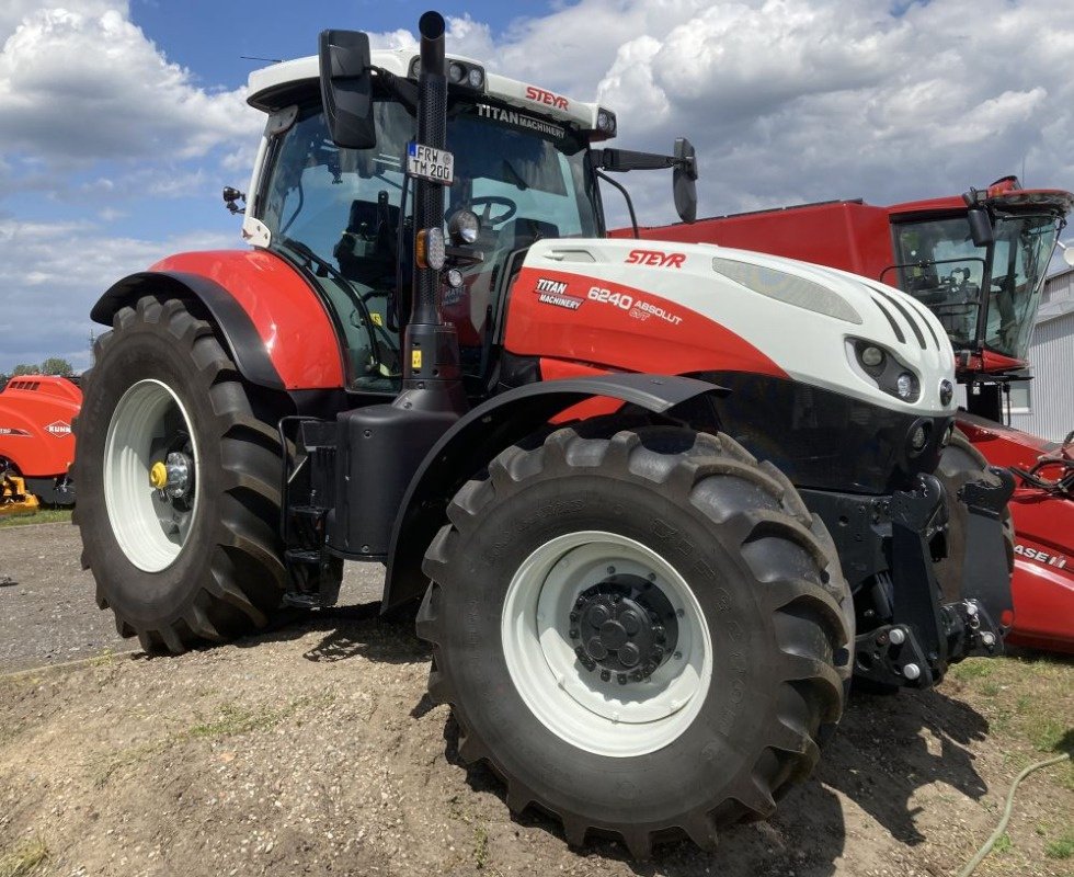 Traktor van het type Steyr 6240 Absolut CVT, Neumaschine in Gülzow-Prüzen OT Mühlengeez (Foto 2)