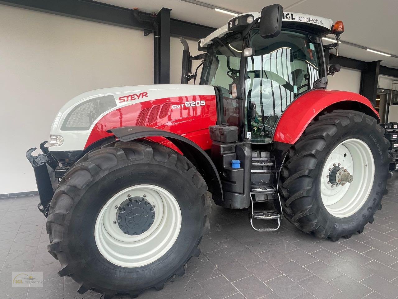 Traktor van het type Steyr CVT 6205, Gebrauchtmaschine in Pfreimd (Foto 2)