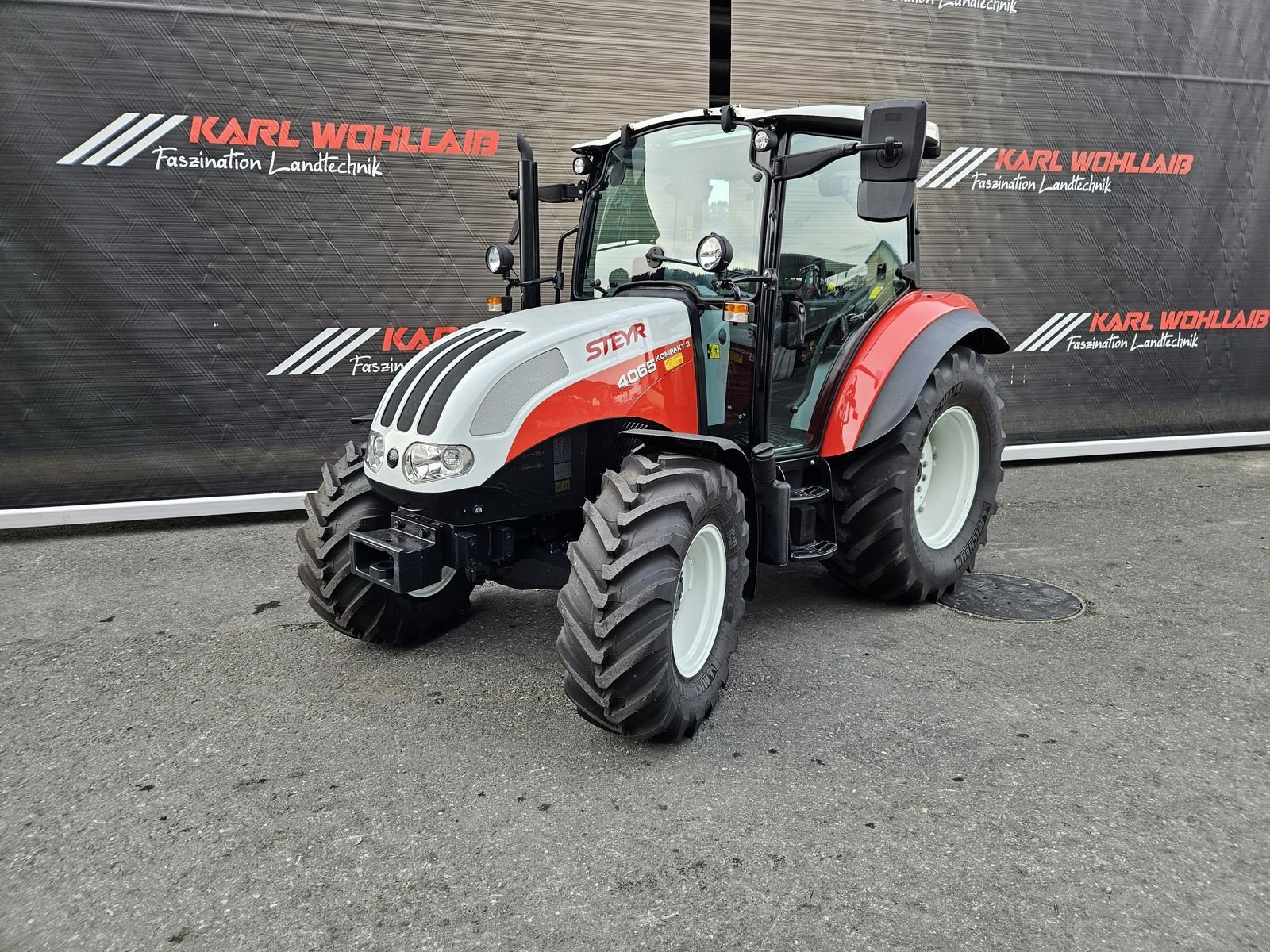 Traktor des Typs Steyr Kompakt 4065s, Neumaschine in Sulzberg (Bild 4)