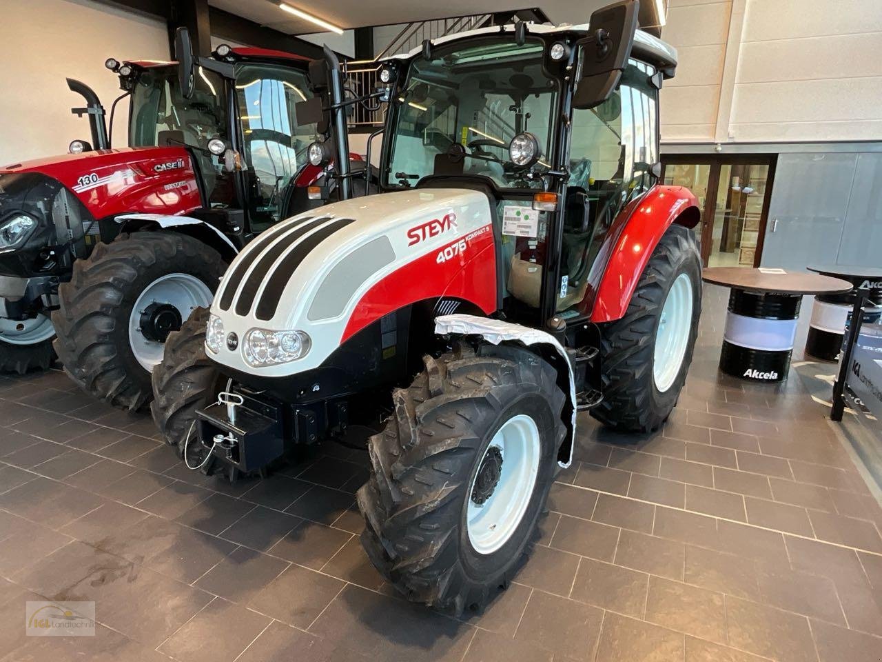 Traktor van het type Steyr Kompakt 4075 S, Neumaschine in Pfreimd (Foto 2)