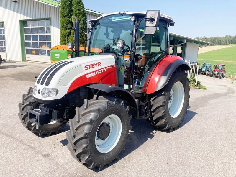 Traktor Türe ait Steyr Kompakt 4075 S, Neumaschine içinde St. Marienkirchen (resim 1)