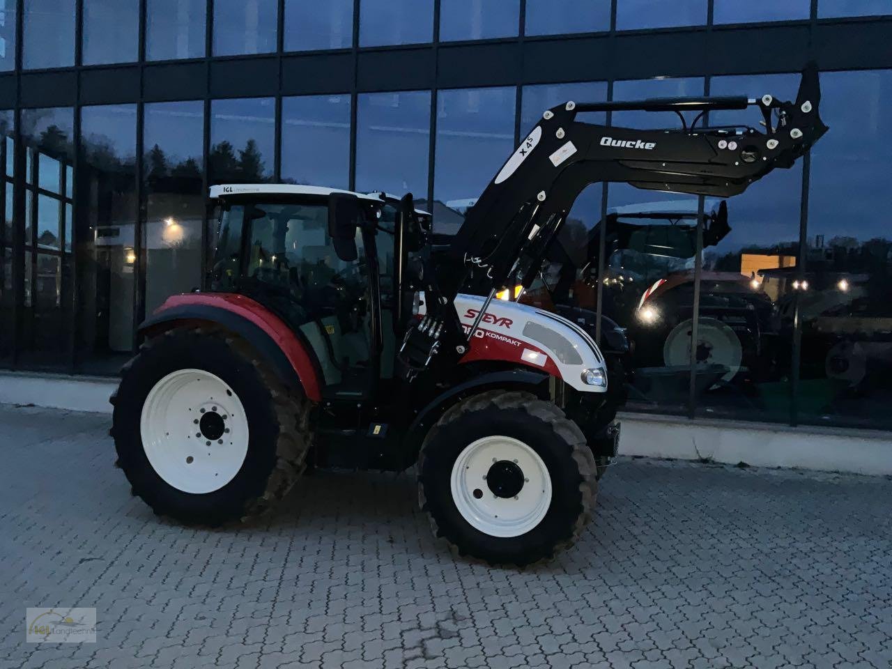 Traktor typu Steyr Kompakt 4080 HILO Stage V, Neumaschine w Pfreimd (Zdjęcie 1)