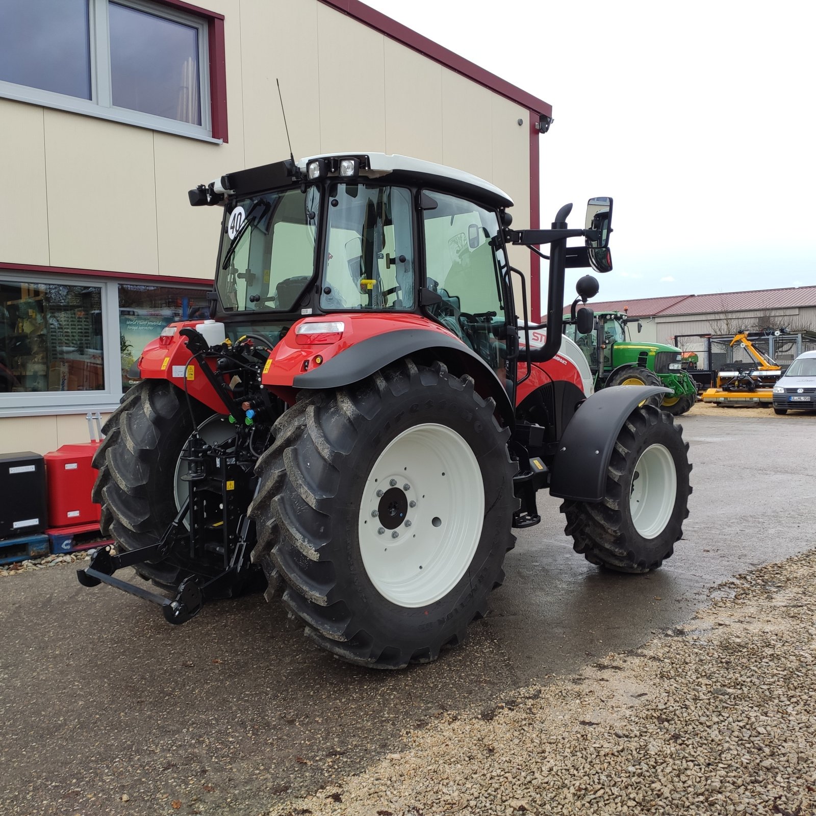 Traktor des Typs Steyr Kompakt 4090, Neumaschine in Altbierlingen (Bild 3)