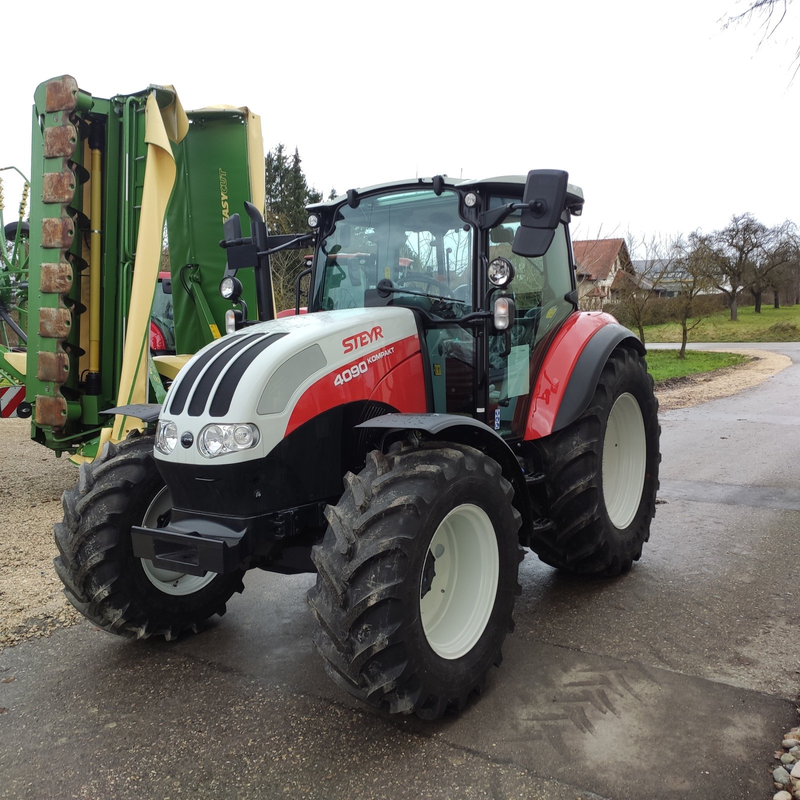 Traktor des Typs Steyr Kompakt 4090, Neumaschine in Altbierlingen (Bild 7)