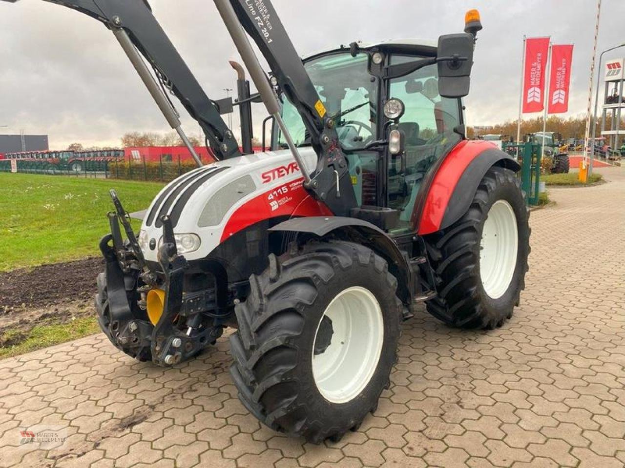 Traktor Türe ait Steyr KOMPAKT 4115 MIT FZW & FRONTLADER, Gebrauchtmaschine içinde Oyten (resim 2)