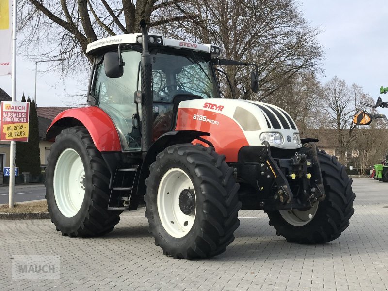 Traktor of the type Steyr Profi 6135 Profimodell, Gebrauchtmaschine in Burgkirchen (Picture 1)