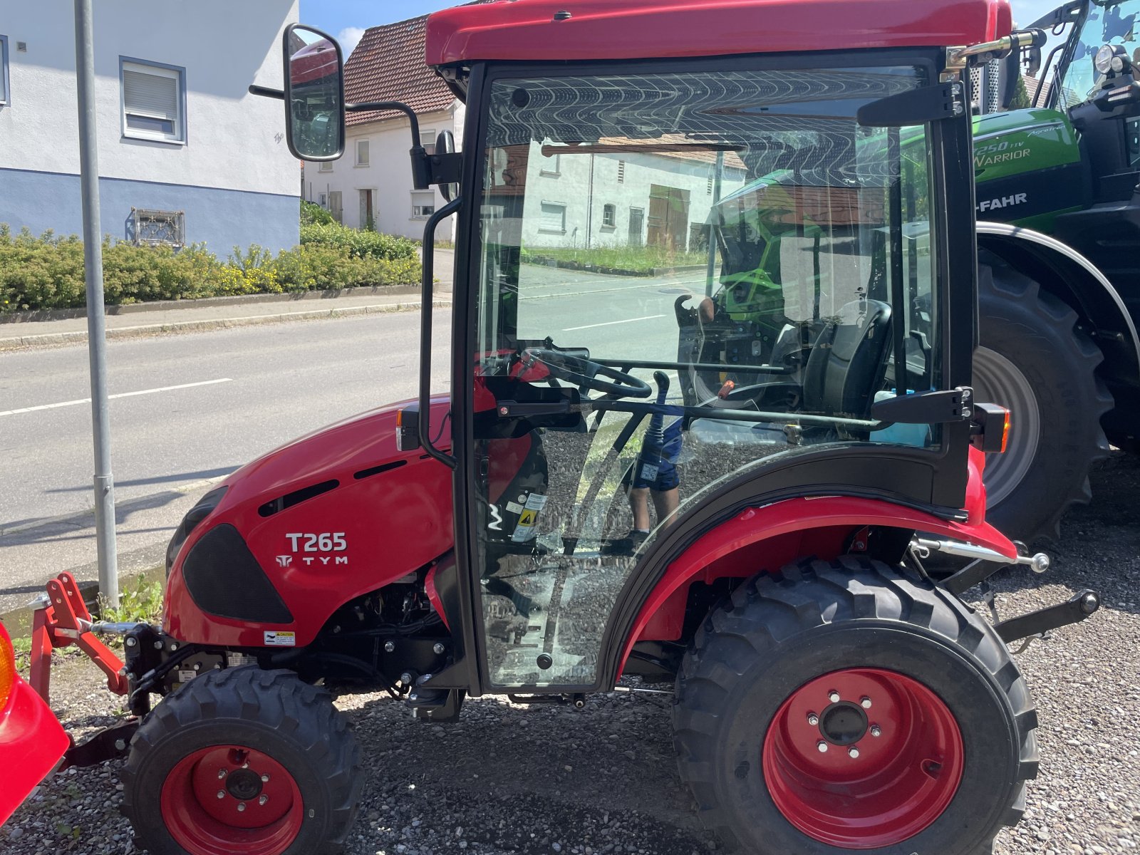 Traktor des Typs TYM T 265, Neumaschine in Ochsenhausen (Bild 1)