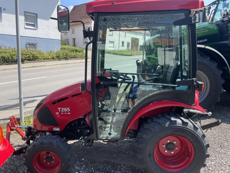 Traktor of the type TYM T 265, Neumaschine in Ochsenhausen (Picture 1)