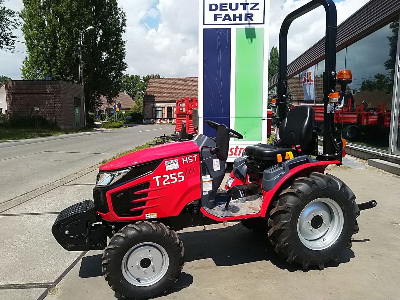 Traktor tipa TYM T255 HST, Neumaschine u Eksaarde-Lokeren (Slika 1)