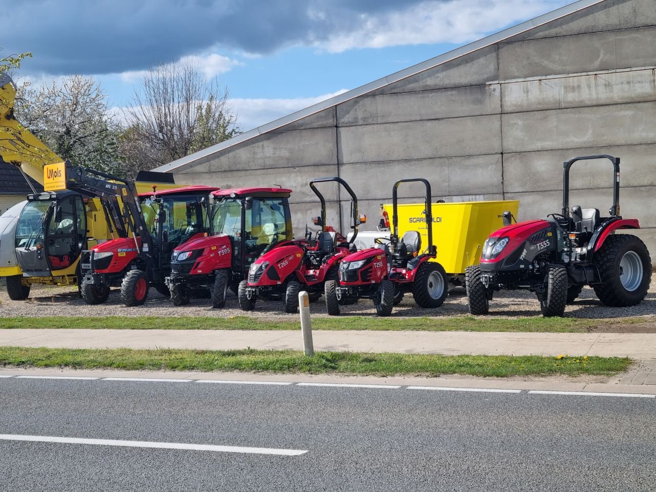 Traktor typu TYM T255, Neumaschine v Buchten (Obrázek 8)