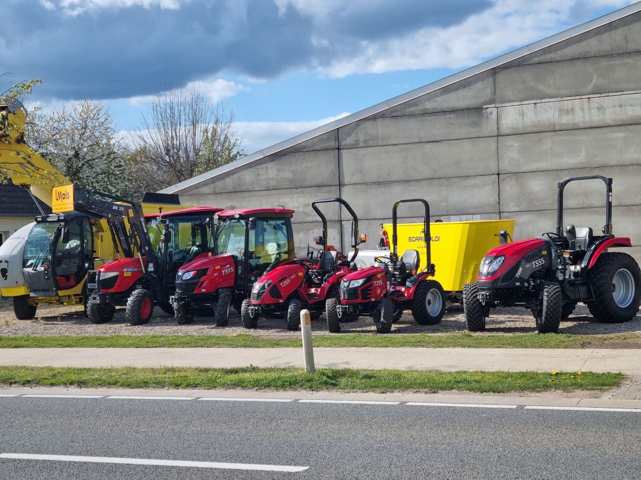 Traktor typu TYM T255, Neumaschine v Buchten (Obrázek 7)