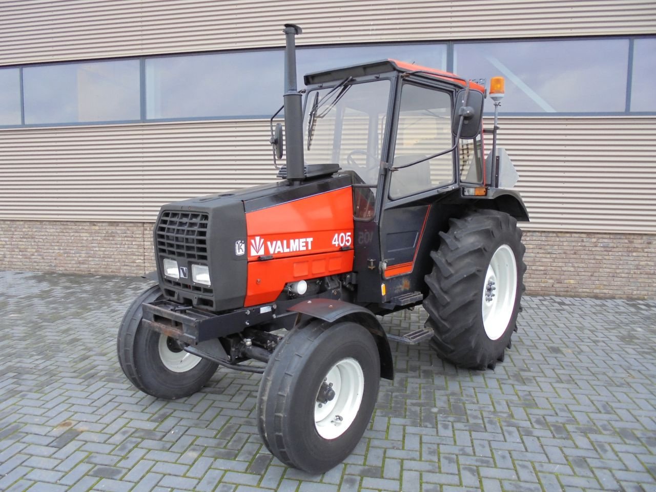 Traktor of the type Valmet 405, Gebrauchtmaschine in Houten (Picture 1)