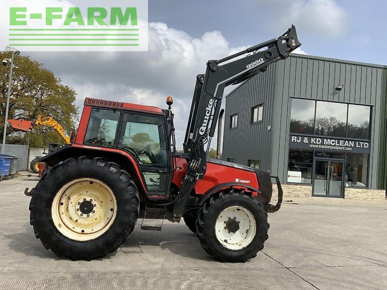 Traktor del tipo Valmet 8100 twin track reverse drive tractor, Gebrauchtmaschine In SHAFTESBURY (Immagine 1)