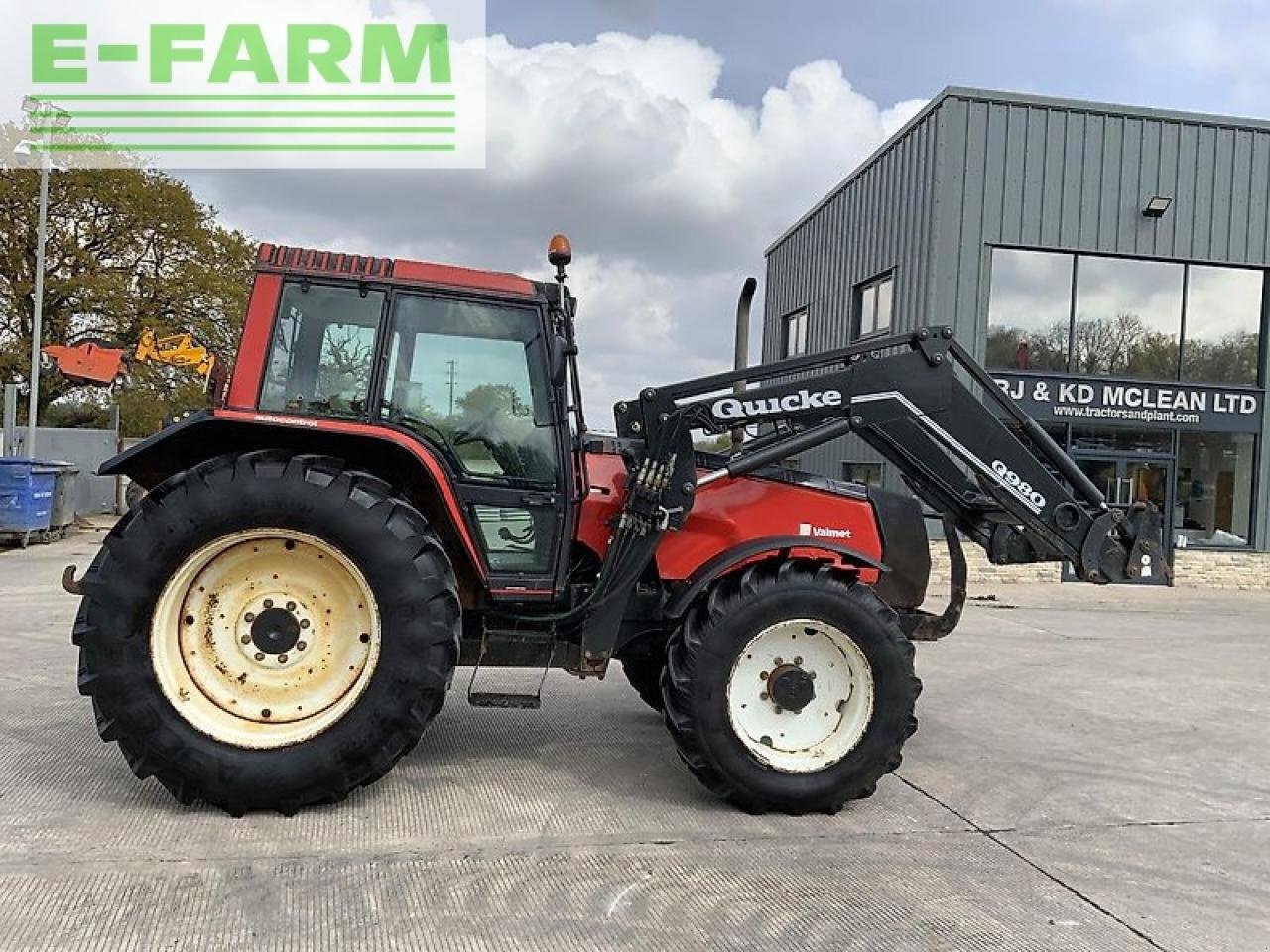 Traktor des Typs Valmet 8100 twin track reverse drive tractor, Gebrauchtmaschine in SHAFTESBURY (Bild 2)